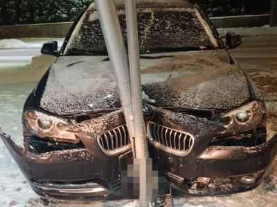 Zderzenie forda z BMW. Jeden z kierowców nie ustąpił pierwszeństwa przejazdu