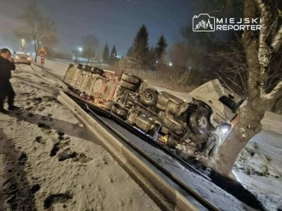 Przewrócona cysterna z 18-tonami gazu zablokowała ruch pojazdów. Trwa akcja ratunkowa