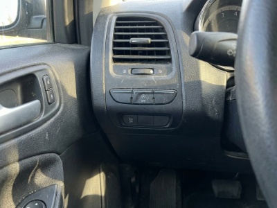 Opinie są mieszane, ale czy naprawdę psuje auto? Wpływa na silnik, rozrusznik i akumulator