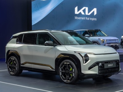 Kia pokazuje nowe modele GT: EV3, EV4 i EV5 łączą sport z codziennością