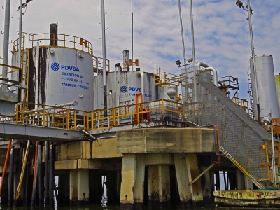 Naftowi giganci rywalizują o eksport ropy z Wenezueli. Jest jedna przeszkoda