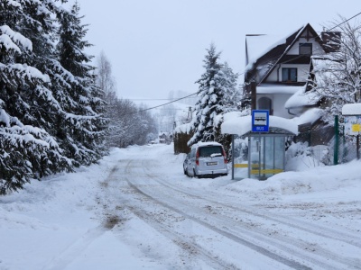 Śnieżyce paraliżują transport w Polsce – tysiące interwencji i utrudnienia na drogach