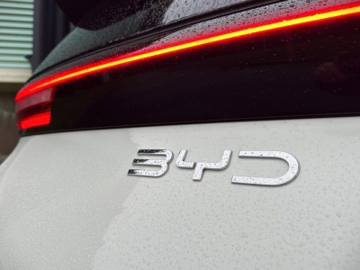 Auto w cenie zegarka z salonu Porsche. Ten elektryk sprzedaje się jak świeże bułeczki