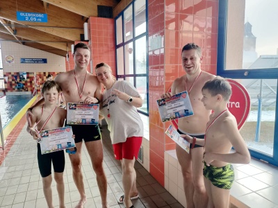 Charytatywne pływanie dla WOŚP. Przepłynęli ponad 75 kilometrów!