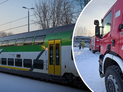 Tragedia na przejeździe. Wjechała wprost pod rozpędzony pociąg. Auto zmiażdżone