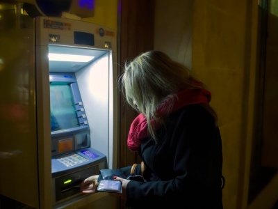 Pieniądze z niczego? Obalamy mity o tym, jak działa system bankowy