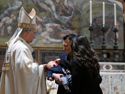 Papież ochrzcił dzisiaj 20 dzieci. „Szukamy dobra, dla tych, których kochamy”