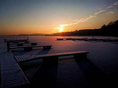 Zamarznięte jeziora kuszą, ale mogą być śmiertelnie niebezpieczne