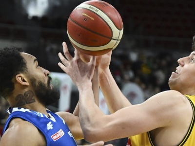 Szymon Zapała przepchnął Anwil pod koszem. „Rywale jeszcze nie wiedzą, kim jestem”