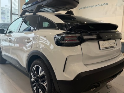 Box na dachu daje 810 l pojemności i nagle ten SUV za 91 tys. zł zaczyna mieć sens jako auto rodzinne