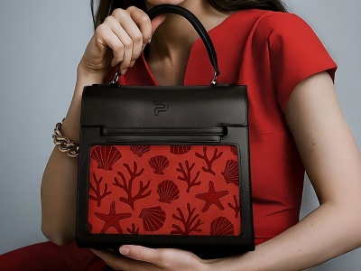 Ta torebka ma lepszy ekran od niejednego telewizora i kosztuje tyle, co używane auto