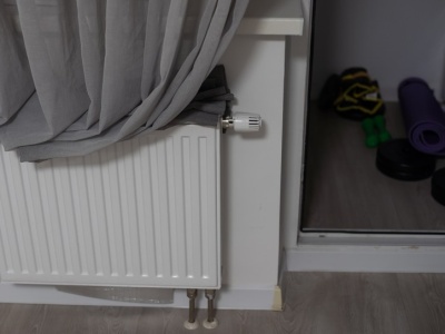 ​Kaloryfery grzeją, a w domu dalej zimno? Być może zapomniałeś o tym