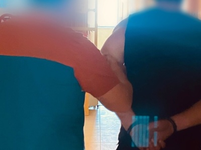 Nie miał prawa jazdy, ale miał dużo gotówki, którą oferował policjantom. Zdradziły go… światła