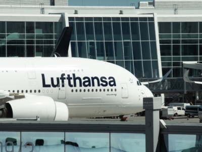 Te linie lotnicze zawiesiły rejsy do Iranu