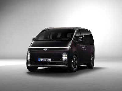 Hyundai STARIA Electric z instalacją 800V oficjalnie, a w tle majaczy nowy IONIQ 3