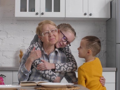 Dzień Babci i Dziadka tuż tuż. 7 pomysłów na ręcznie robione prezenty od wnuków