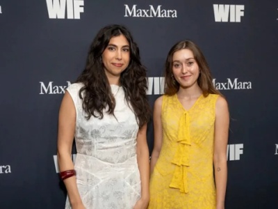 Scenarzystki  K-popowych łowczyń demonów pracują nad filmem o gigantycznej kobiecie