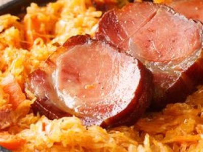 Układam w blaszce i zapiekam. Mięso jest delikatne, soczyste i pełne wyraźnych smaków