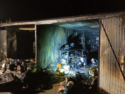 Wola Spławiecka. Strażacy gasili pożar garażu