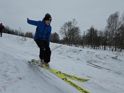 Skakali na nartach w Pabianicach