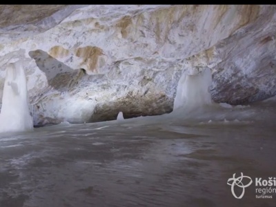 W tej jaskini śnieg leży cały rok. Kiedyś trenowali tu łyżwiarze, dziś to turystyczna perła Słowacji