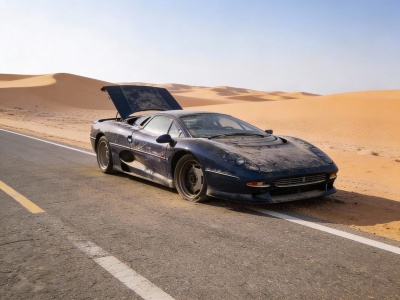 Porzucony na pustyni. Legendarny Jaguar odkryty po latach, zasypany z przebiegiem jak marzenie