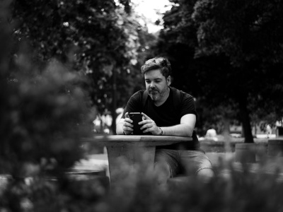 Czy pracodawca może sprawdzić mój telefon służbowy? Granice kontroli i prawa pracownika