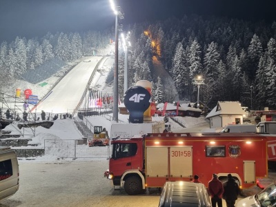 Strażacy z Krakowa na zabezpieczeniu Pucharu Świata w Zakopanem. Kamil Stoch oddał ostatni skok na Wielkiej Krokwi (Galeria)