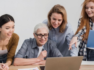 Między juniorem a seniorem. Lęk przed różnorodnością osłabia decyzje liderów