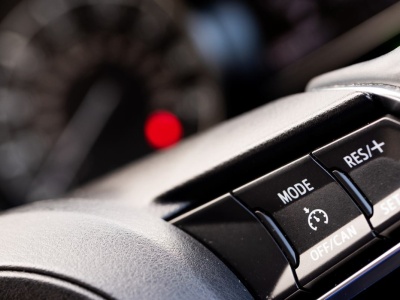 Masz go tuż pod palcem i ignorujesz. Ten przycisk chroni przed punktami i mandatami