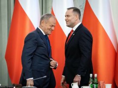 Sondaż: Polacy oczekują współpracy Nawrockiego i Tuska