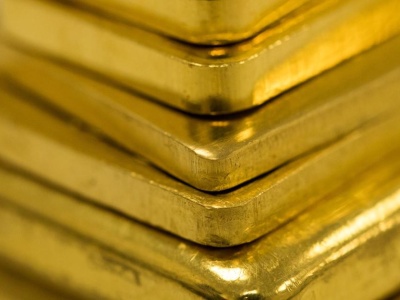 Rekordowe ceny złota i srebra. Metale szlachetne zyskują na niepewności geopolitycznej i oczekiwaniach obniżek stóp w USA