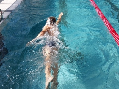 Nauka pływania dla dorosłych - bez stresu i wstydu