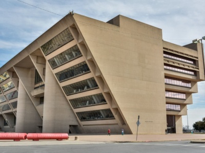 Wielkie emocje wśród architektów. Wyburzyć, sprzedać czy uratować ikonę brutalizmu?