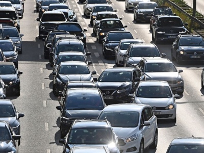 Co trzeci samochód w Europie ma ponad 20 lat. Raport PZPM pokazuje skalę problemu