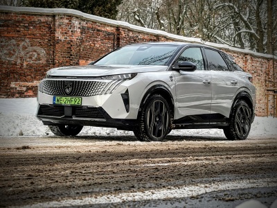 Auto tygodnia #68 – Peugeot e-3008 GT Exclusive Dual Motor, czyli francuski lew tańczy na lodzie