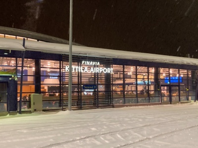 Przez rekordowo niskie temperatury turyści utknęli na lotnisku w Laponii. Zamarza nawet sprzęt