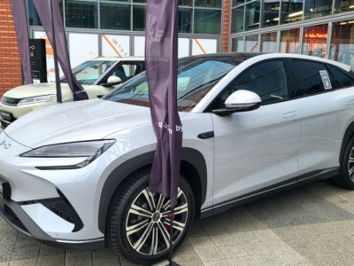 185 tys. kontra 143 tys. zł. Chińskie auta zmieniają reguły gry