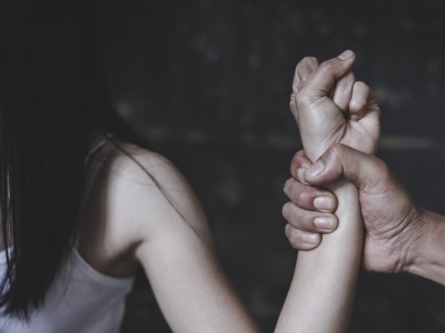 Agresywny policjant zawieszony po imprezie. Jest komunikat