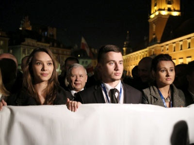 Notatnik Polityczny. Kaczyński stawia na młodego człowieka, który podłącza PiS do prądu