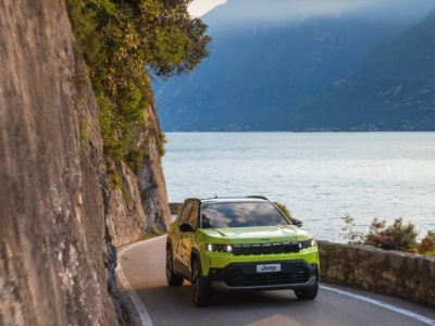 Jeep na Brussels Motor Show 2026. Avenger Black Edition, nowy Compass i potężny Wagoneer S