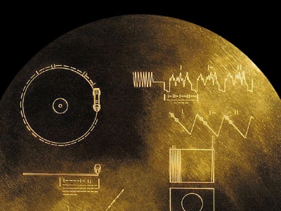 Wysyłając płytę w kosmos, ludzie dodali do niej zegar i to w formie, która nie potrzebuje tłumacza