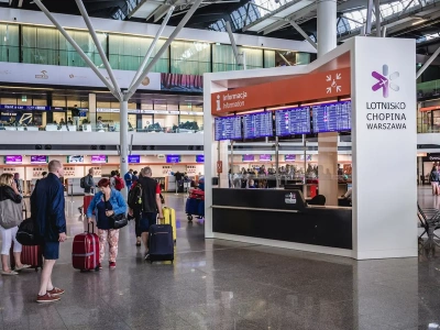 29-latka napisała niepokojące słowo na czole. Nie wyleciała z Warszawy