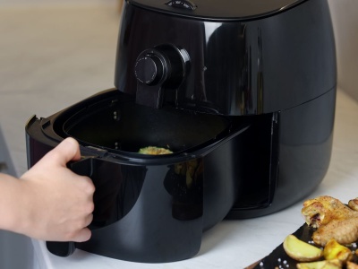 Tyle kosztuje korzystanie z airfryera. Tych błędów lepiej nie popełniaj, zwiększą zużycie prądu