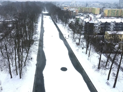 Nad Kanałem Bydgoskim naocznie zobaczyliśmy, że z lodem nie ma żartów. Bohaterska postawa Ukraińca