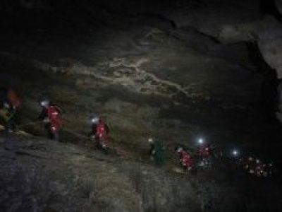 Chińczycy eksplorują jaskinie. Szkolenie do misji na Księżyc