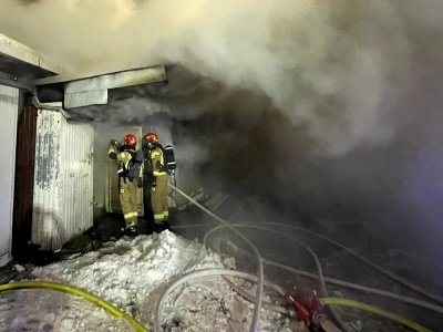 Nocny pożar na giełdzie kwiatowej w Warszawie