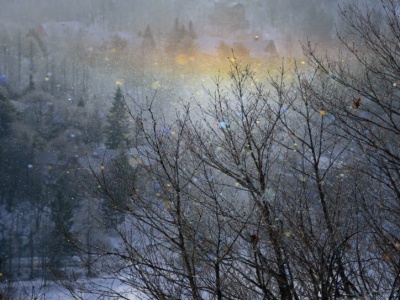 Pojawia się w powietrzu przy dużych mrozach. Rzadkie zjawisko w Polsce