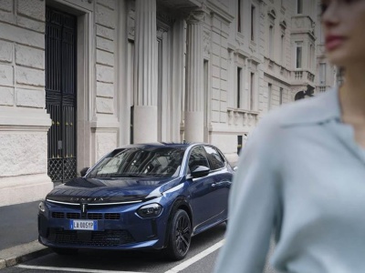 Lancia otwiera 2026 rok nową kampanią reklamową z kultową piosenką „Ti voglio”. Nowy Ypsilon w centrum uwagi