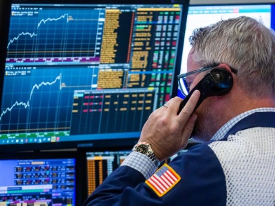 Rekordy na Wall Street pomimo obaw o niezależność Fed